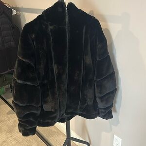 New without Tags Alo Yoga Knock Out Faux Fur Jacket, Black Size XS